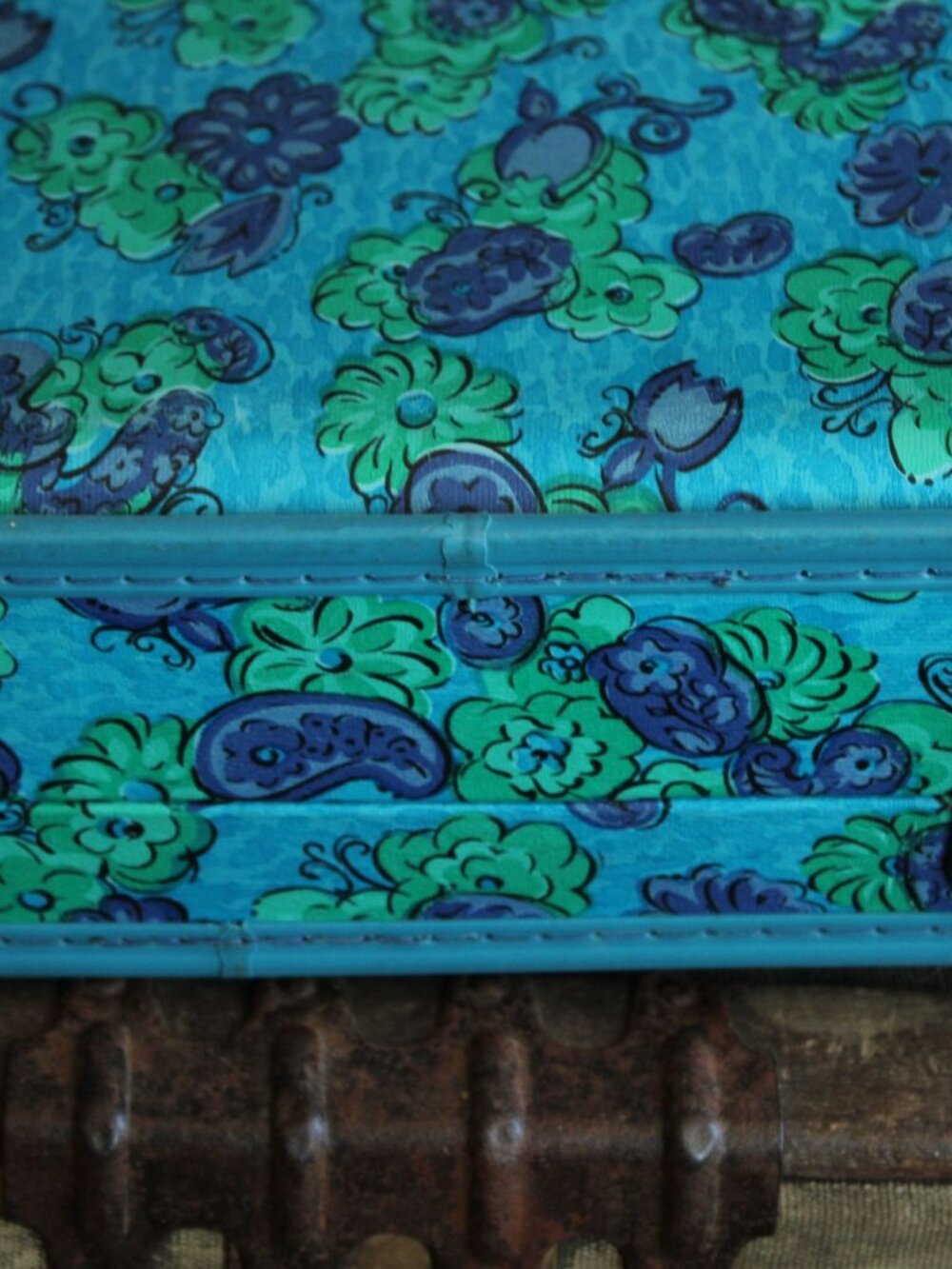 Vintage 1960s Suitcase, Floral Print Hard Side Travel Case,  Mirror Inside - Picture 6 of 10